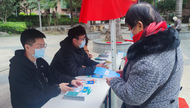 （圖為2022年12月6日，在清新區太和鎮建設社區駿豪城開展地名管理政策宣傳活動）.jpg