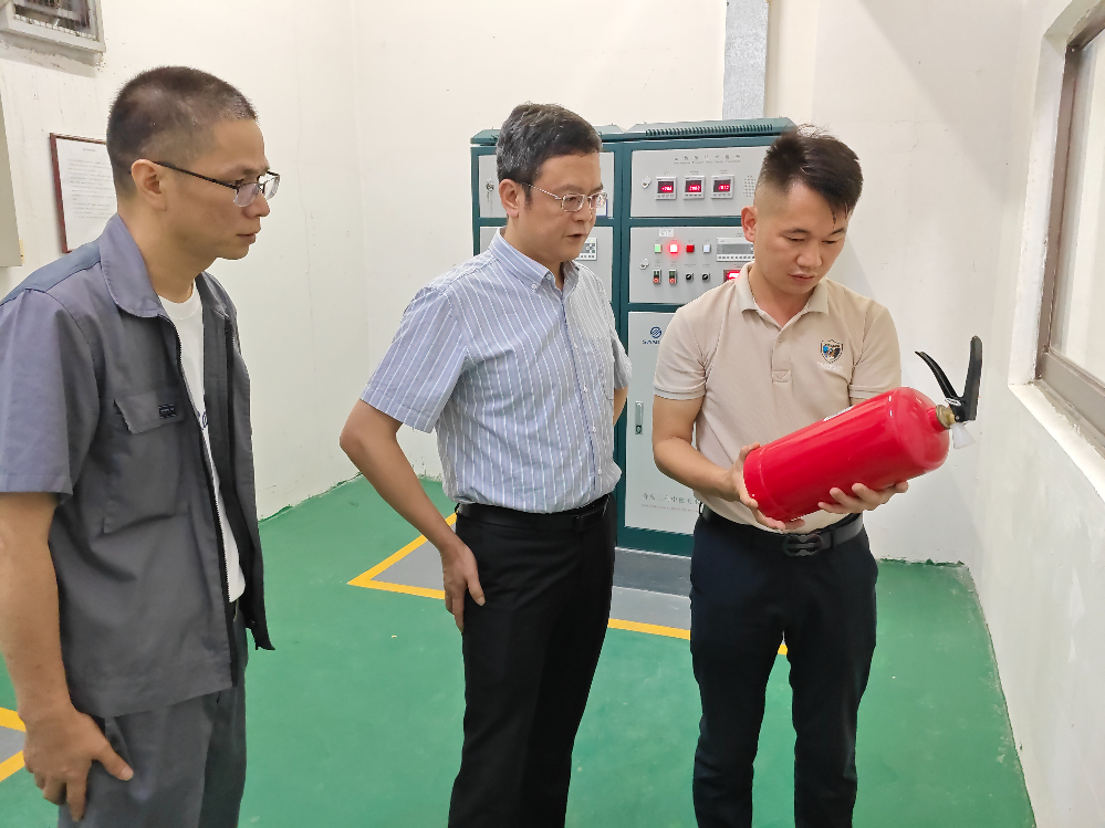 市住房城鄉建設局領導帶隊到清城區中倫東海岸小區檢查電動自行車安全隱患整治、消防安全、防汛防風、生活垃圾分類等工作